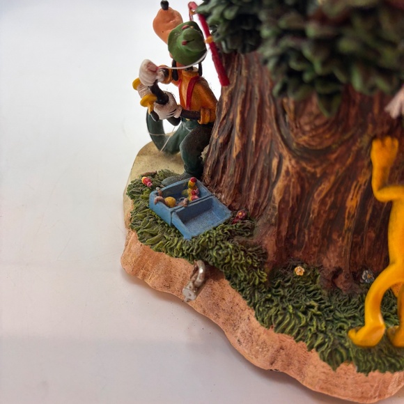 Disney Mickey Mouse and Friends Musical Water Snow Globe Let's Go Fly a Kite - Picture 12 of 16